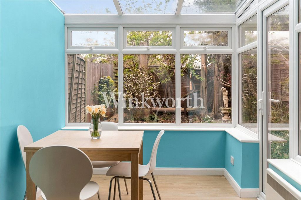 Property photo 2 of 16 Picture No. 18