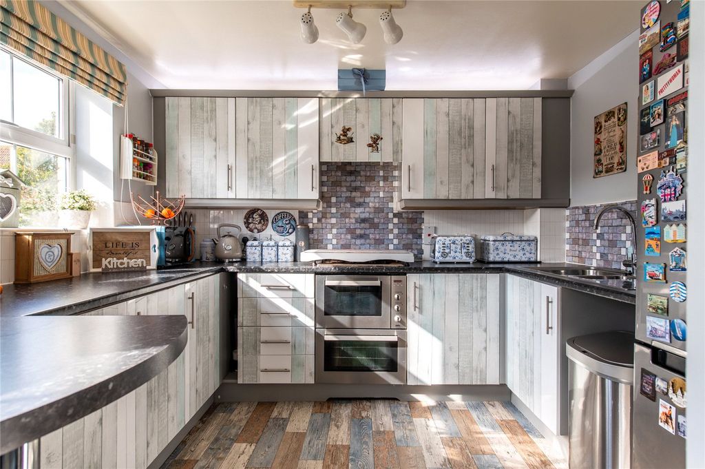 Property photo 2 of 29 Picture No. 18