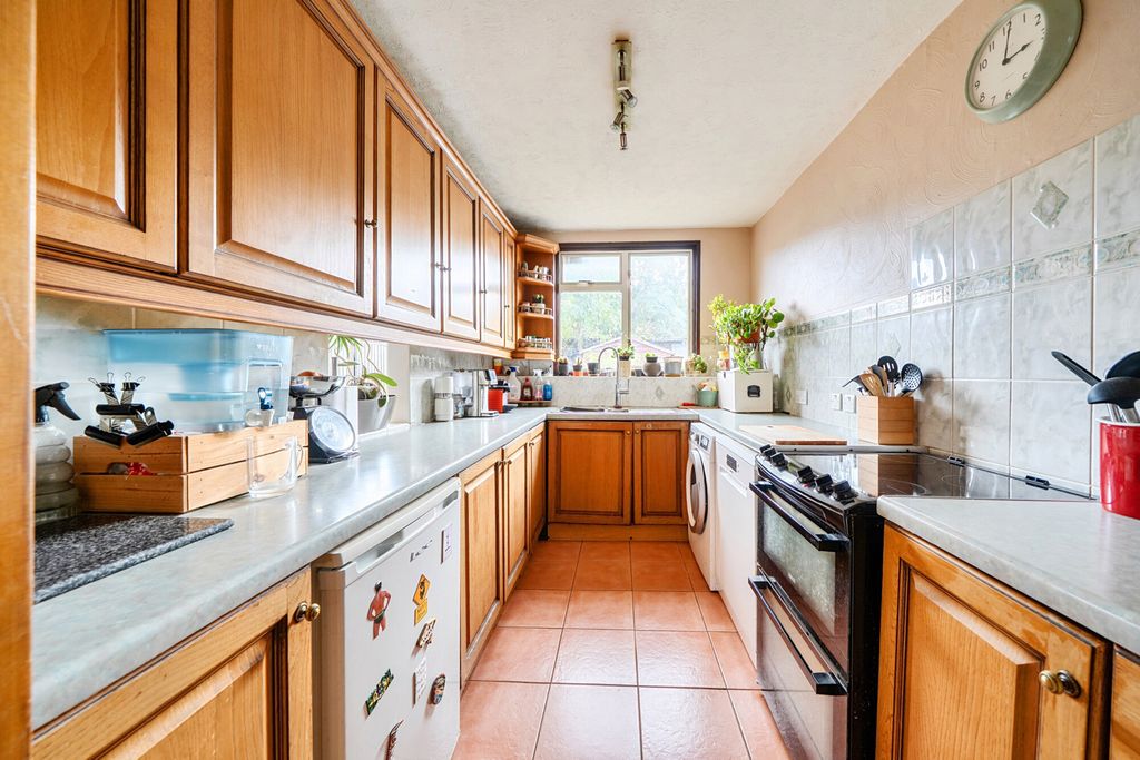 Property photo 2 of 18 1519825-15-6Aa2Be...