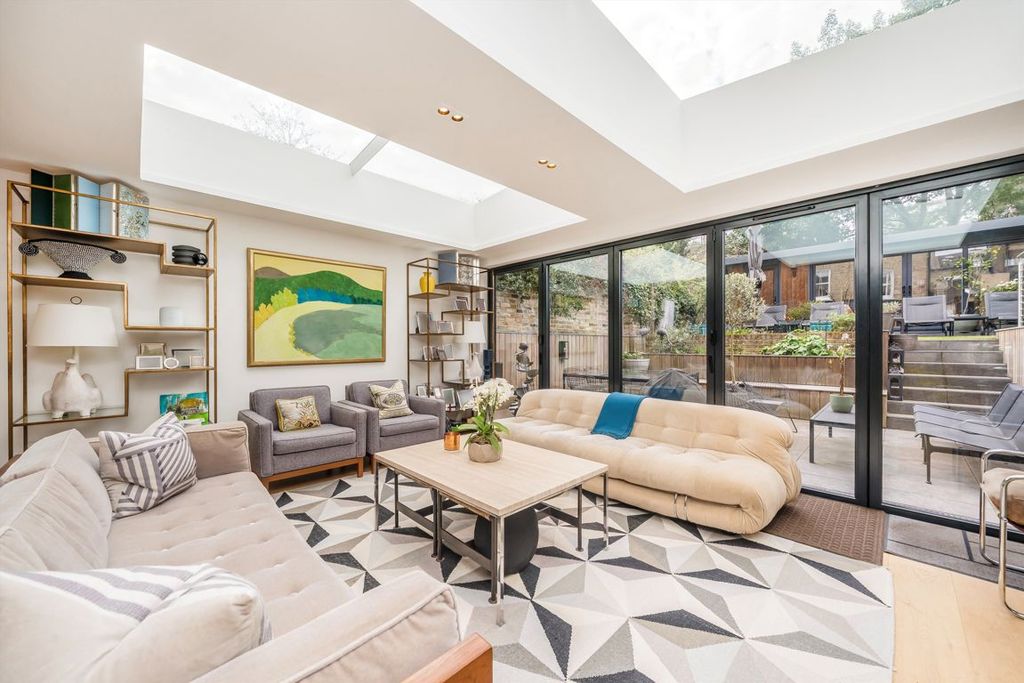 Property photo 3 of 12