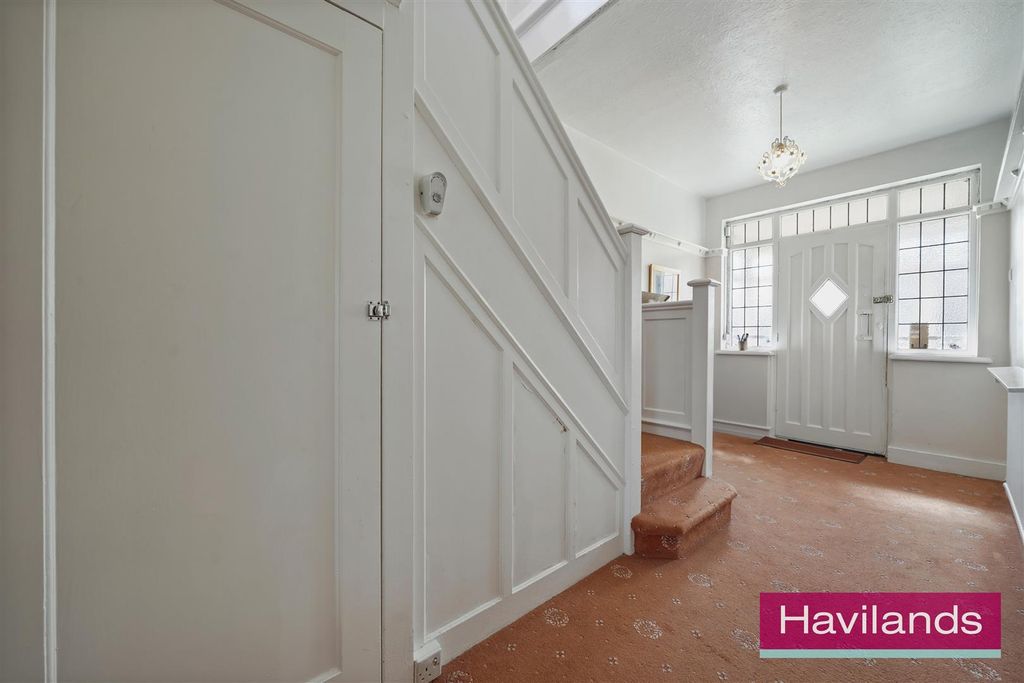 Property photo 2 of 12 Oakwood Crescent-8.Jpg