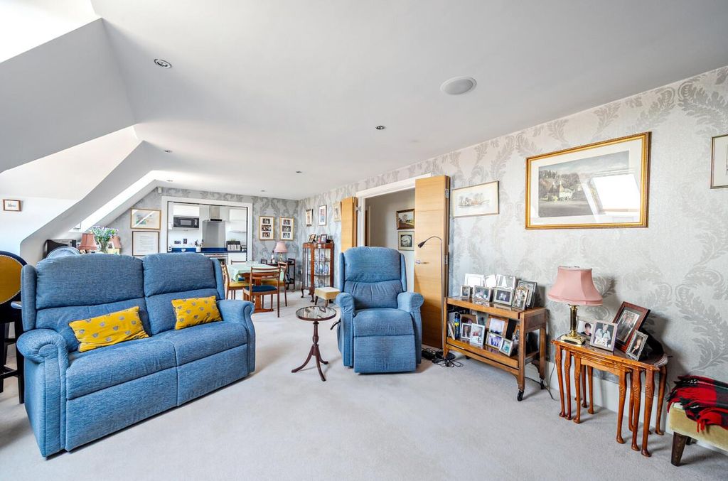 Property photo 3 of 21 Image