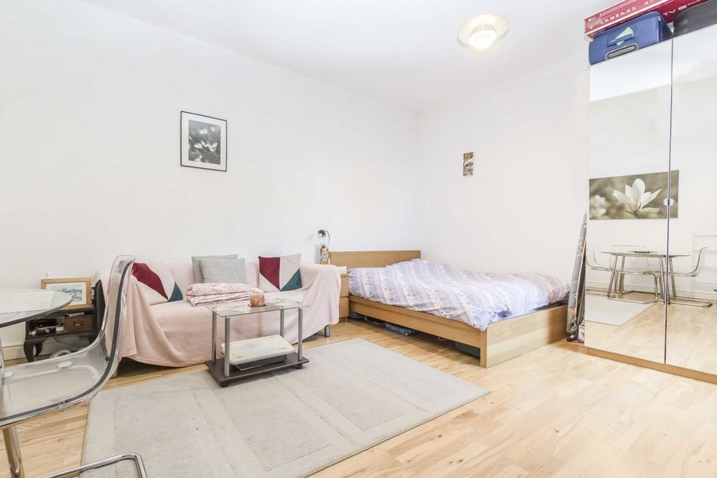 Property photo 3 of 4