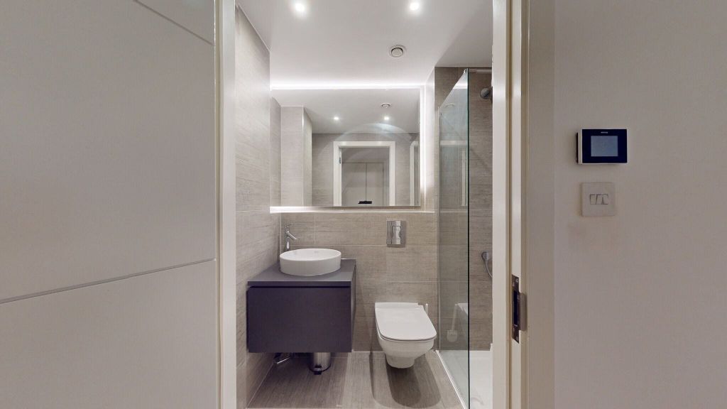 Property photo 3 of 14 Bathroom