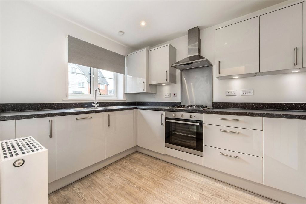 Property photo 2 of 10 Kitchen