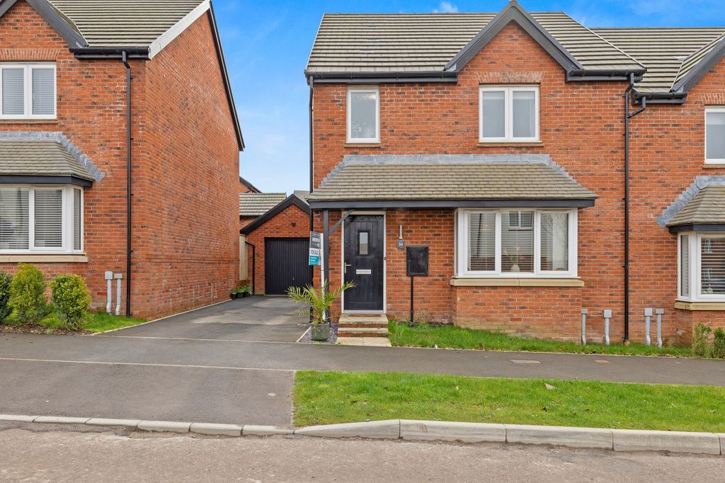 Property photo 2 of 27