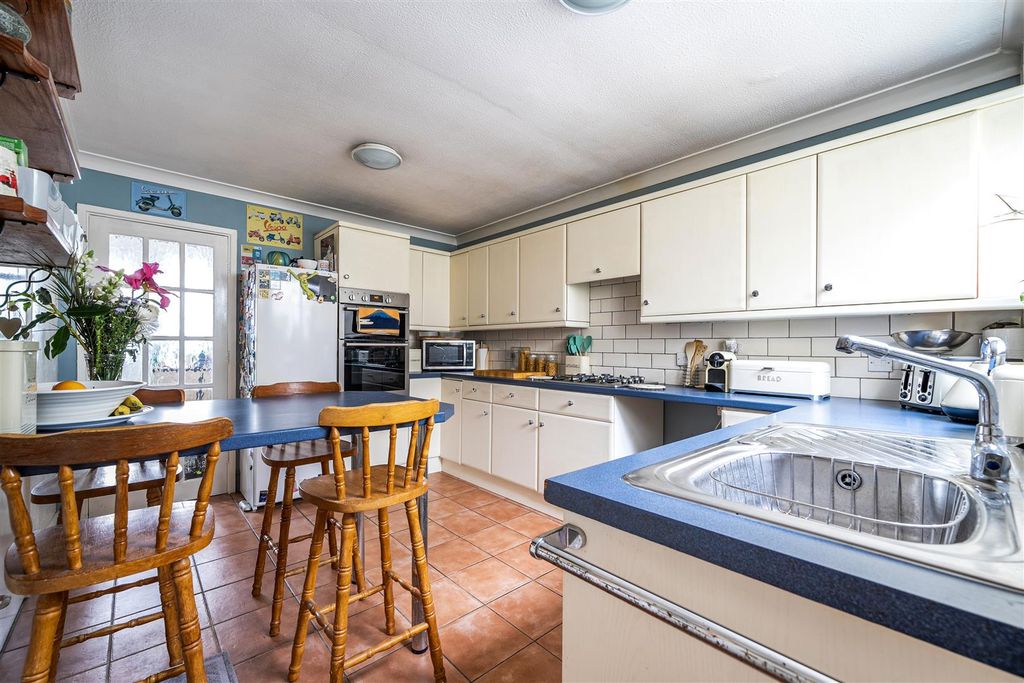 Property photo 3 of 22 1442209-10-69Dfd3Fc44Af9.Jpg