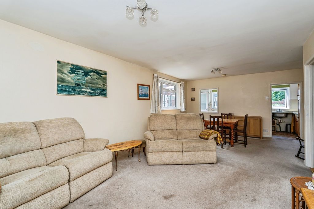 Property photo 3 of 17 Photo