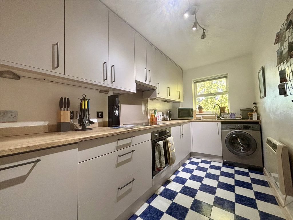 Property photo 2 of 15 Picture No. 11