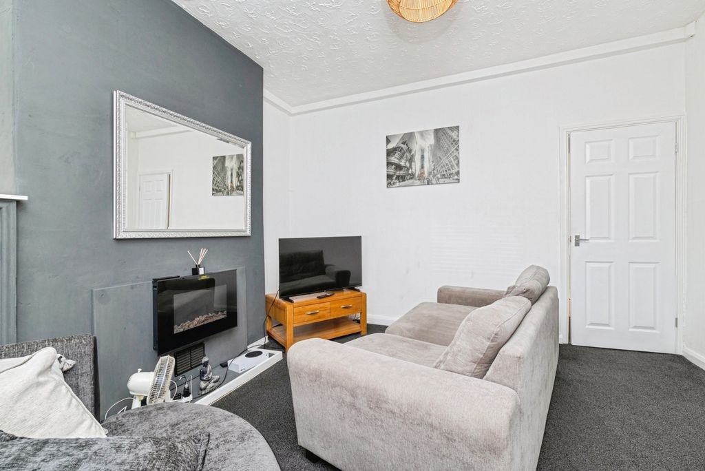 Property photo 3 of 11 Pbox-Img.Jpg