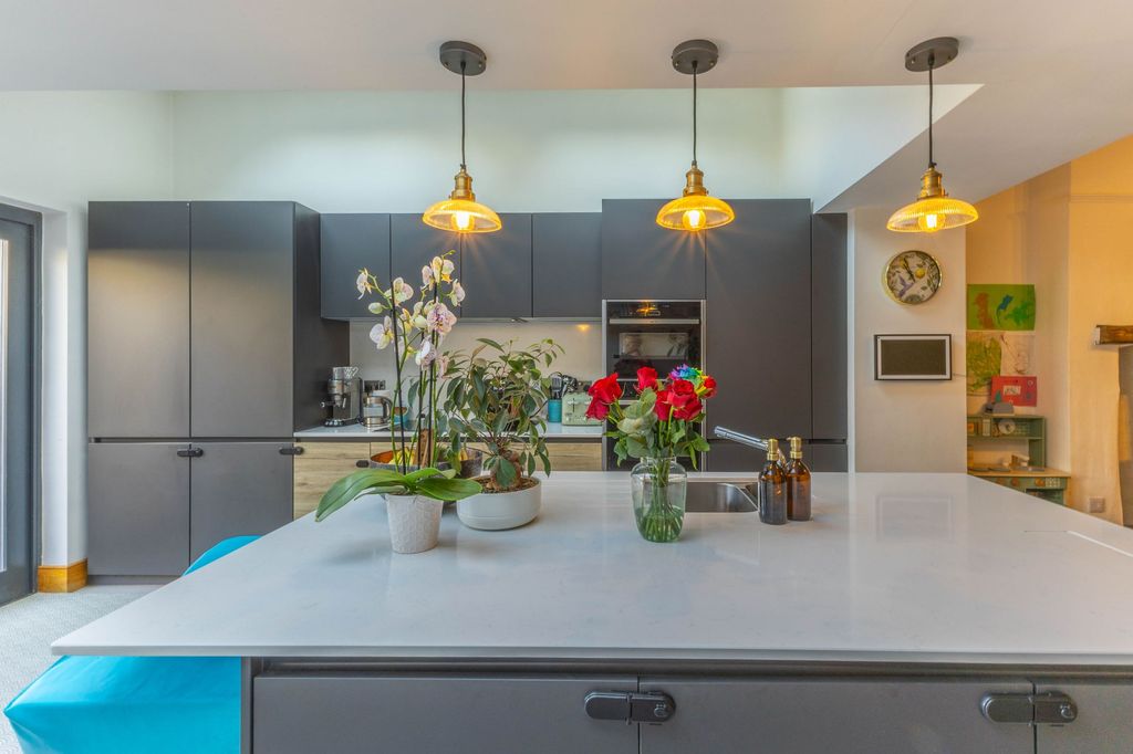 Property photo 3 of 23