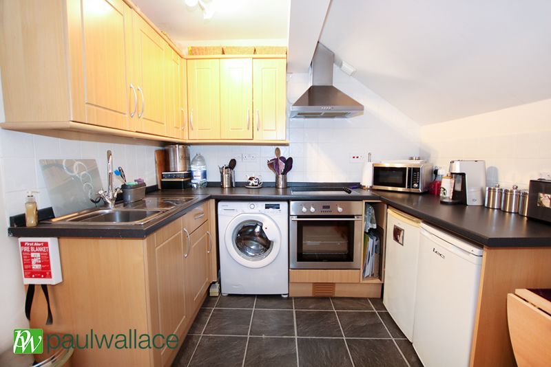 Property photo 3 of 9 Kitchen