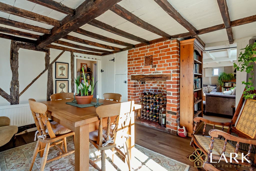 Property photo 3 of 20 8682638-Interiorwm03-800