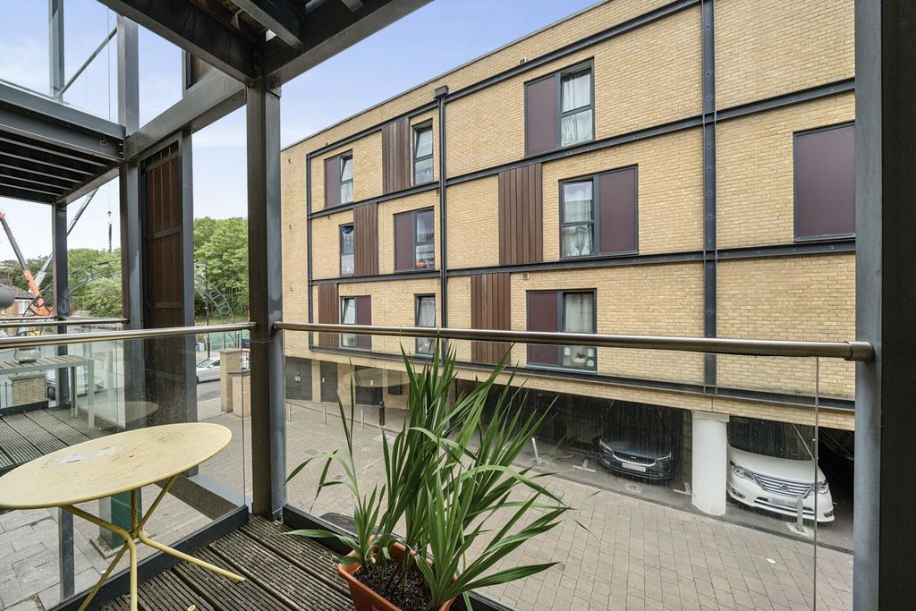 Property photo 2 of 14 1325146-1-6878Ff3...