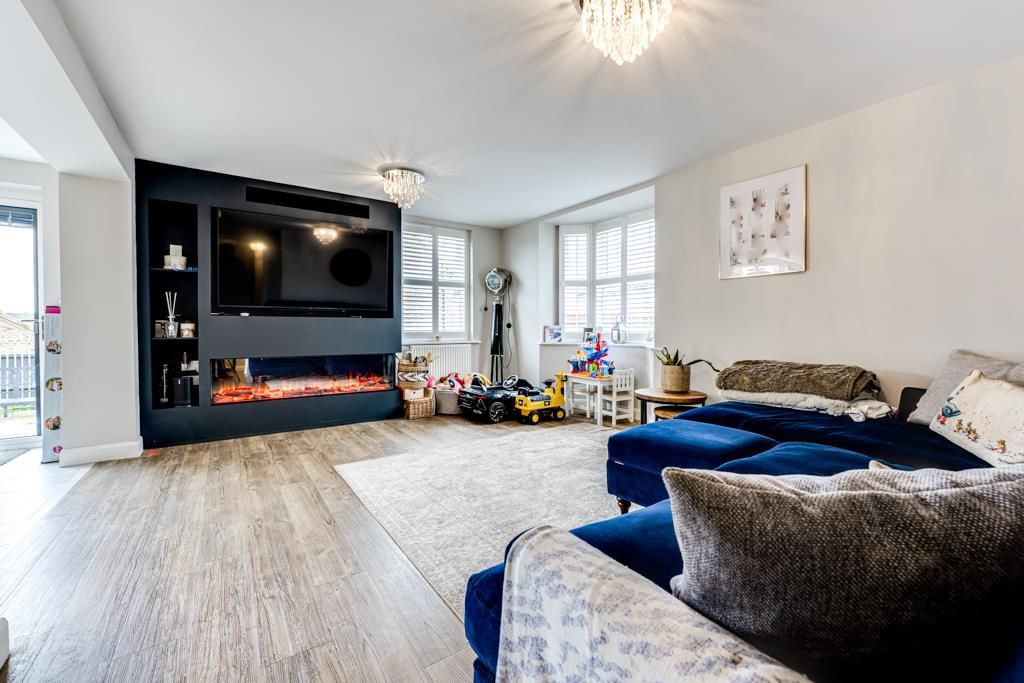 Property photo 2 of 29 3 Rockingham Way, Burton Latimer-12.Jpg