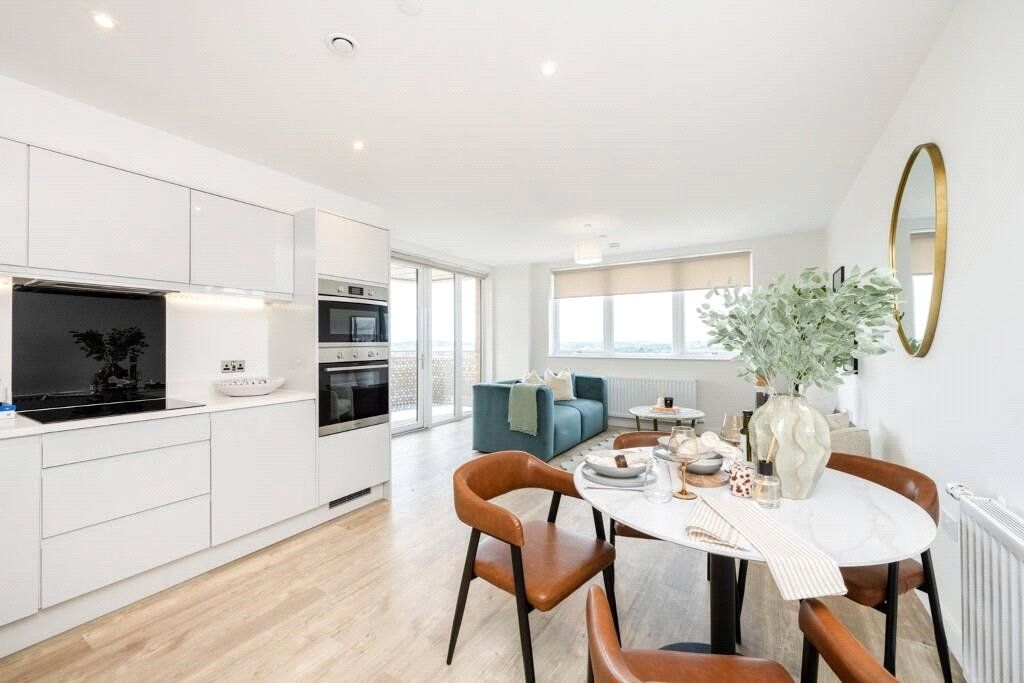 Property photo 1 of 18 Kitchen/Reception
