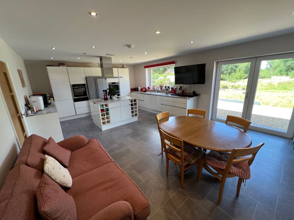 Property photo 1 of 31 Kitchendiner