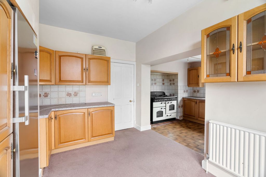 Property photo 3 of 25