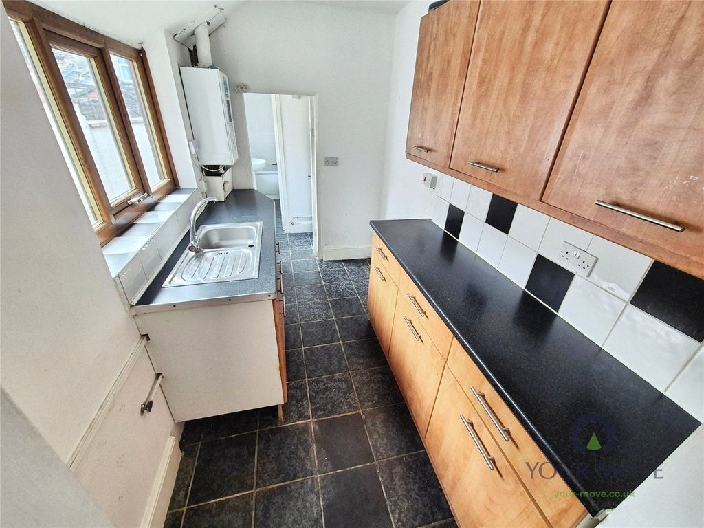 Property photo 3 of 6 Kitchen