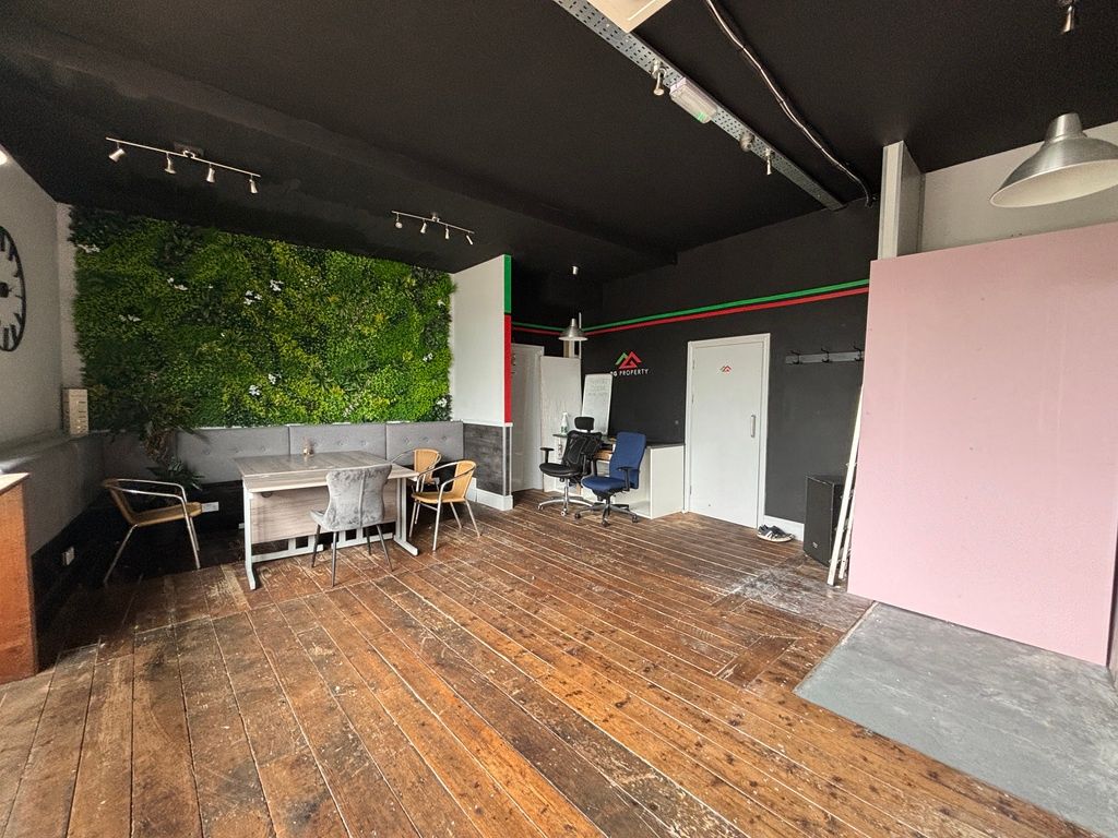 Property photo 2 of 10 Spacious Modern Workspace With Vibrant Green Wall...