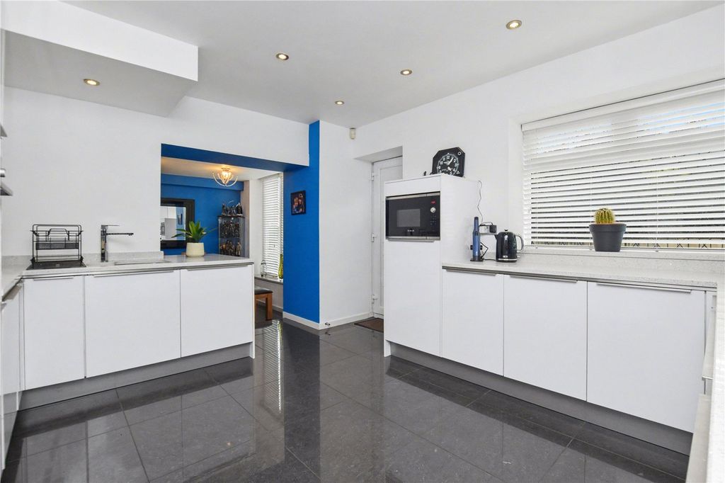 Property photo 2 of 31 Picture No. 16