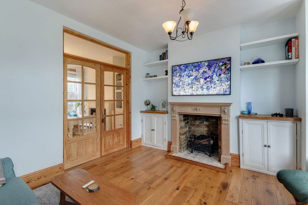 Property photo 2 of 28