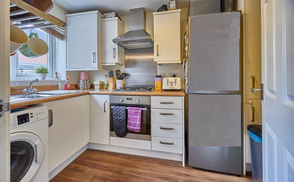 Property photo 2 of 9 Navy Close.Png