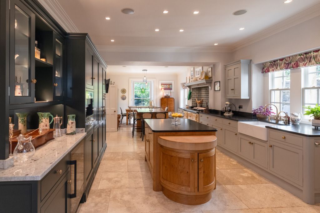 Property photo 3 of 37 Living Kitchen