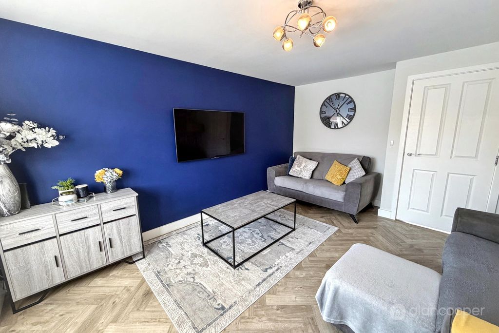 Property photo 3 of 16 5143274