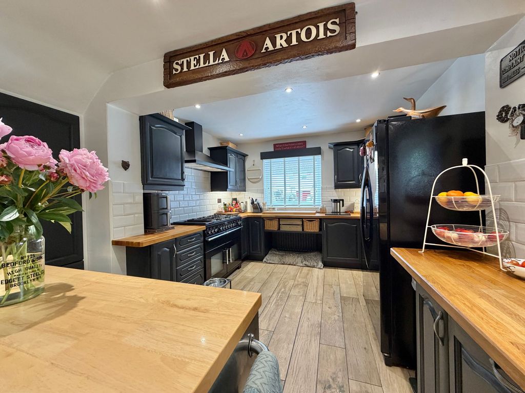 Property photo 3 of 23 Dining Kitchen