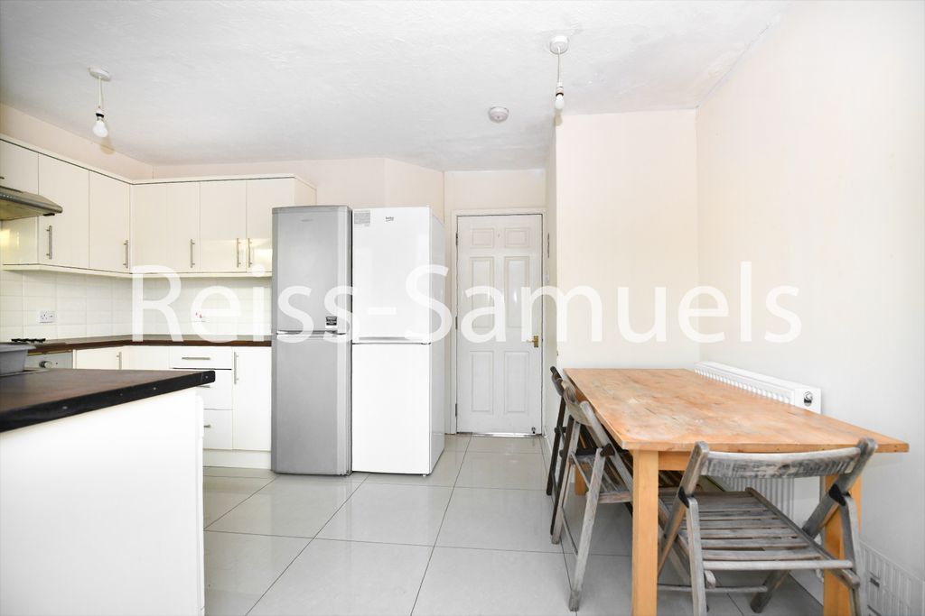 Property photo 3 of 33