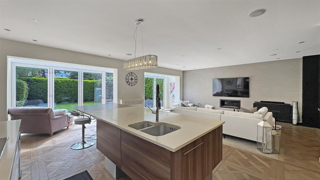 Property photo 3 of 25 Kitchen Lounge Diner