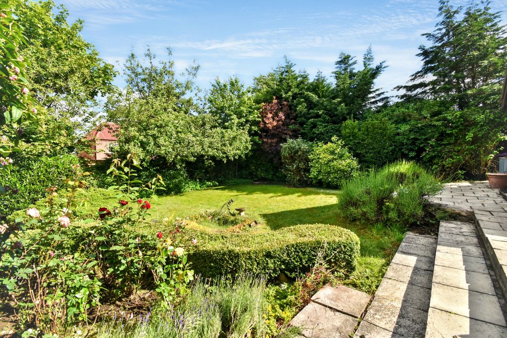 Property photo 2 of 26