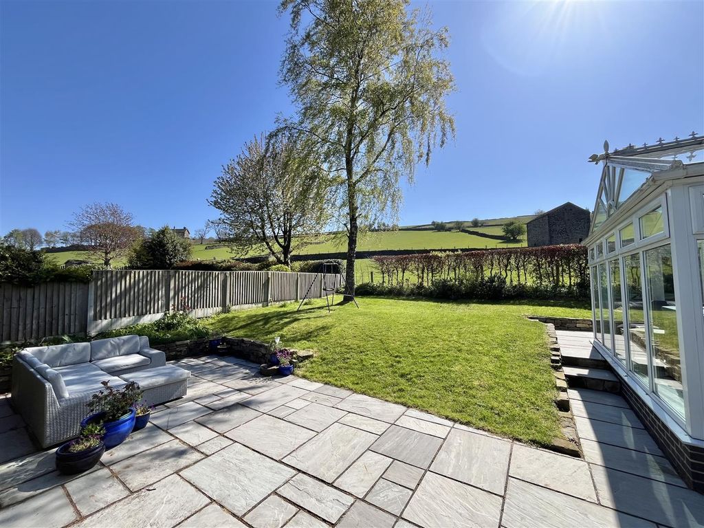 Property photo 2 of 24 Gardens