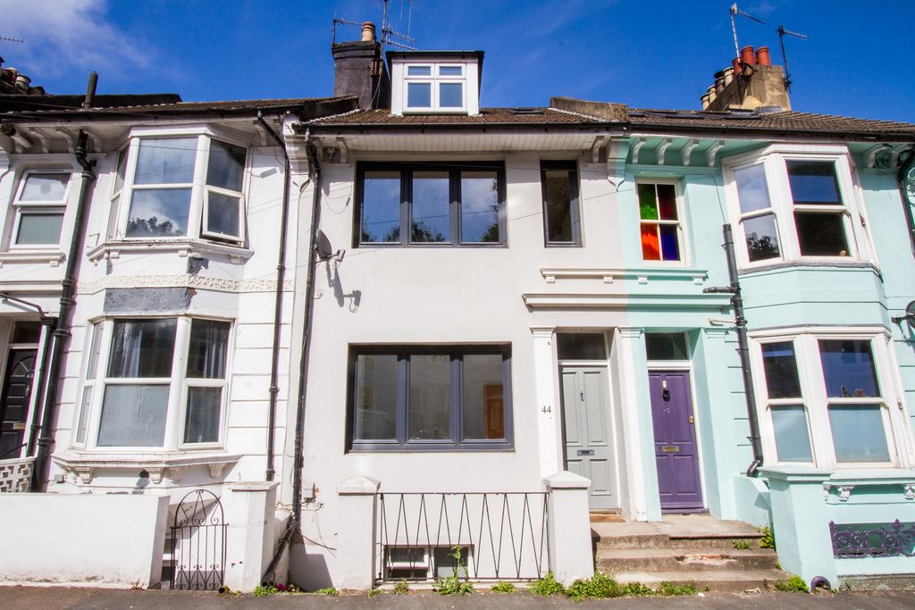 Property photo 1 of 14 Photo 01