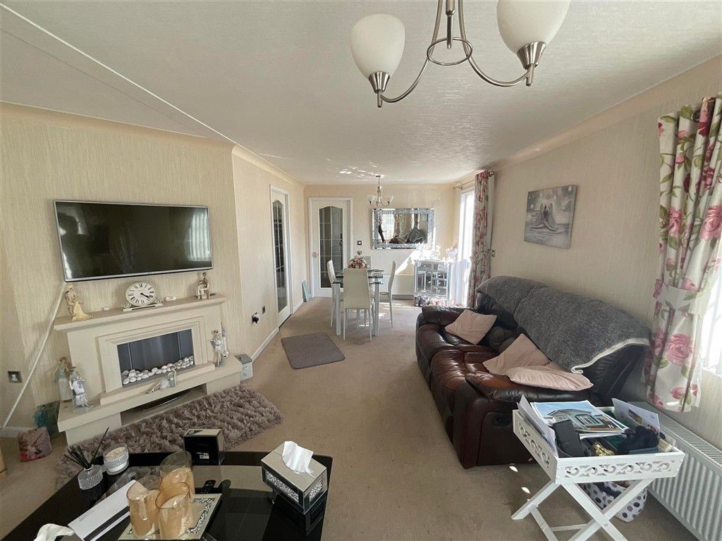 Property photo 1 of 9 Lounge