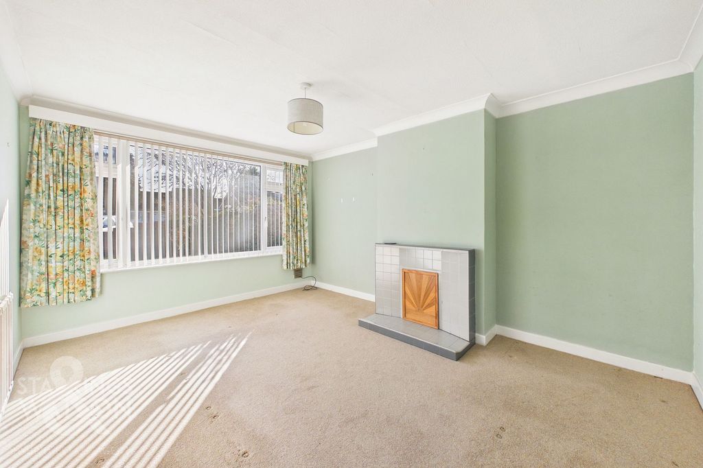 Property photo 2 of 20