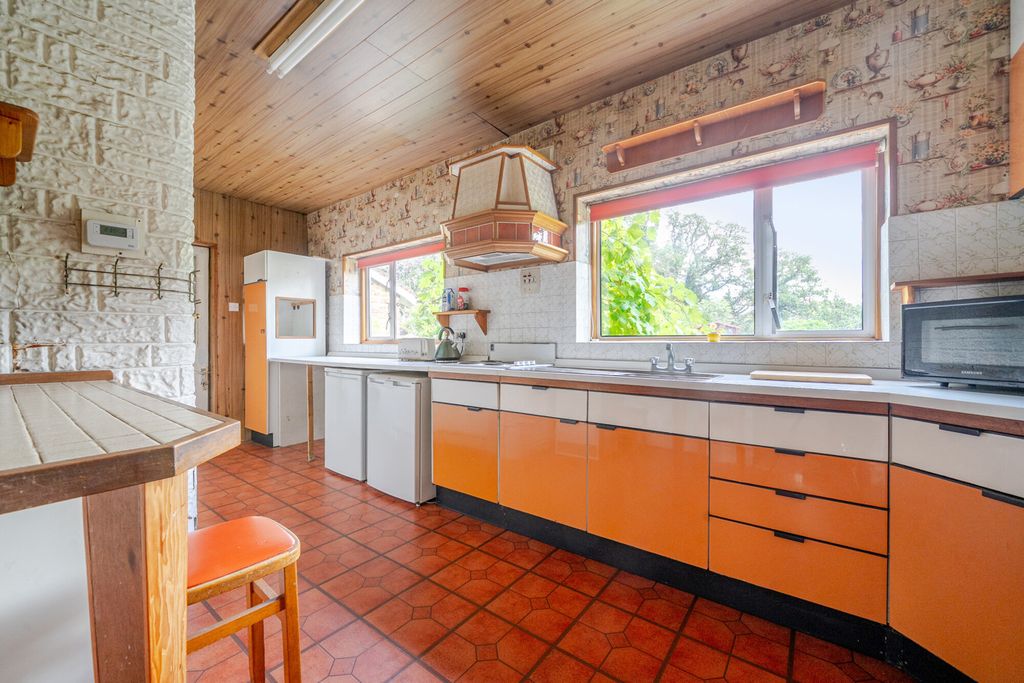 Property photo 3 of 19 1327764-4-687E4F7...