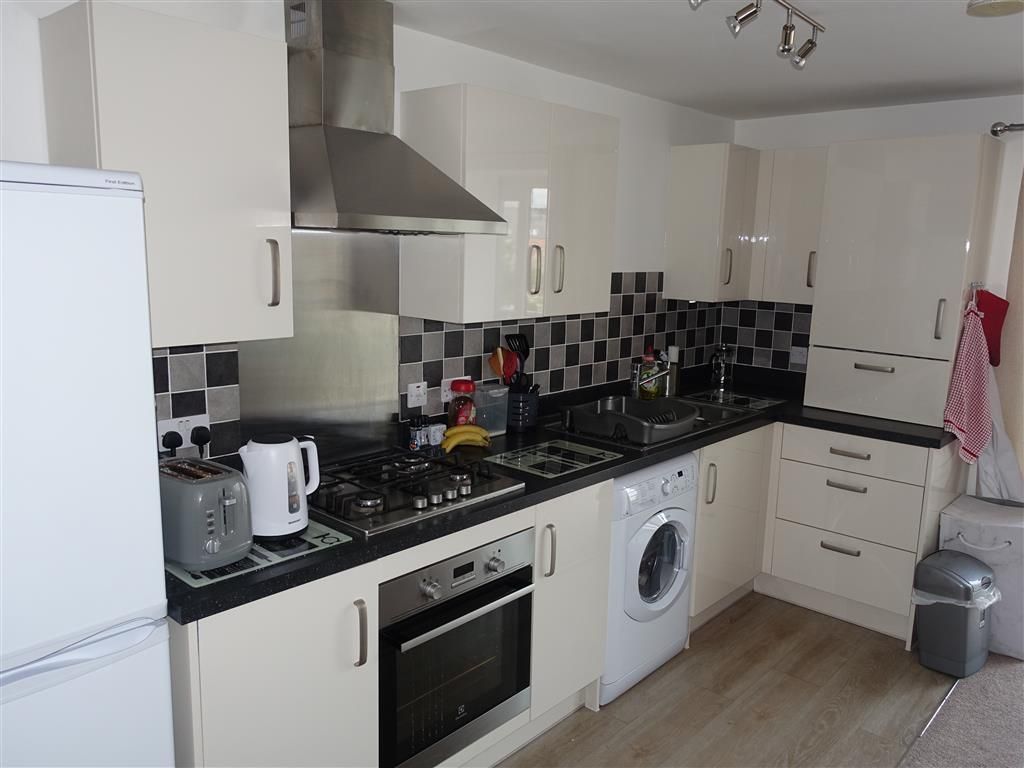 Property photo 2 of 9 Kitchen