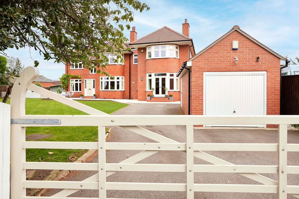 Property photo 1 of 58