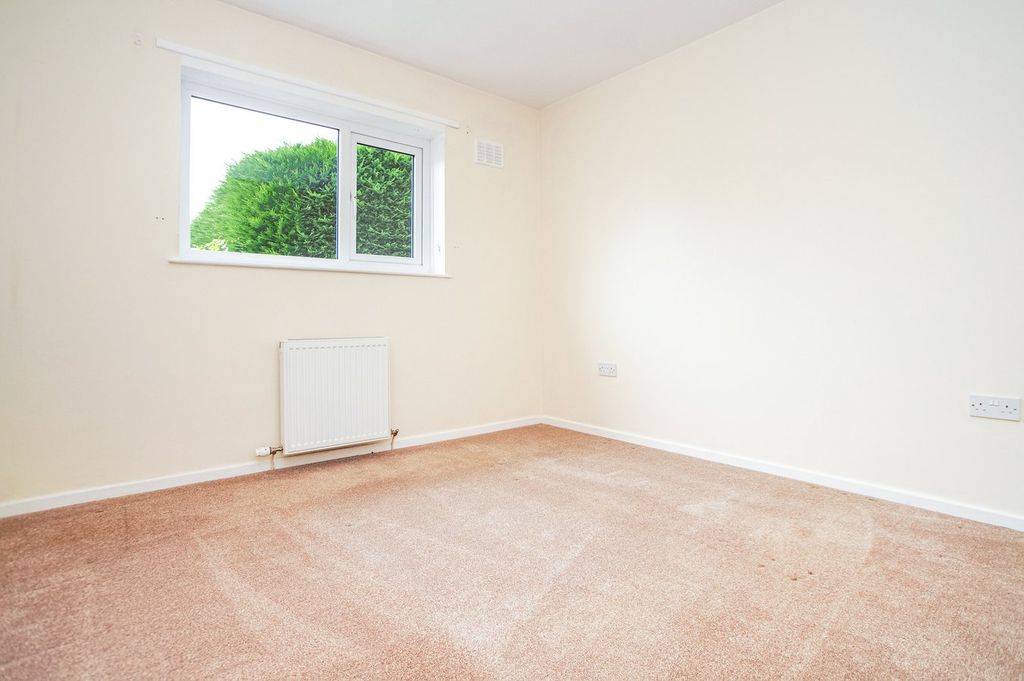 Property photo 3 of 18 Bedroom 2