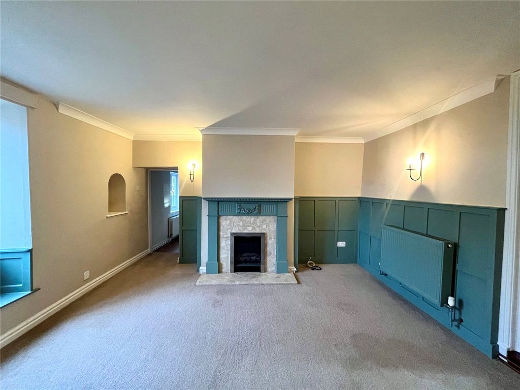Property photo 2 of 16 Lounge