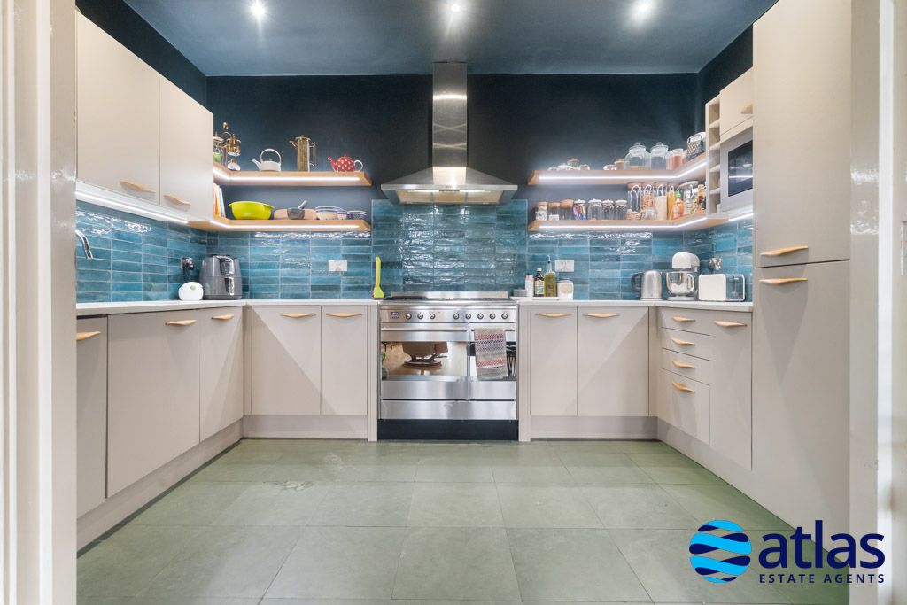 Property photo 3 of 27 Kitchen