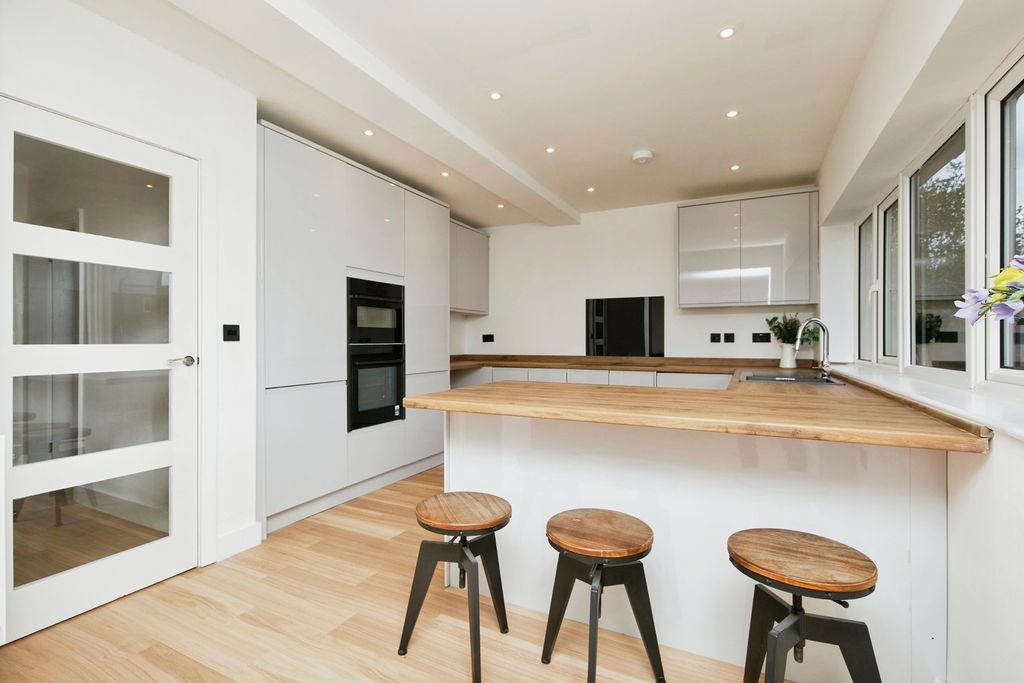 Property photo 2 of 20 Kitchen Diner