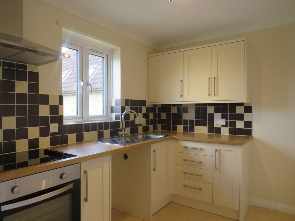 Property photo 2 of 6 Kitchen