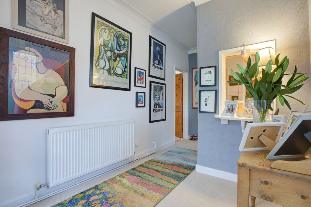Property photo 2 of 39