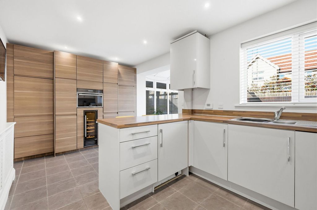 Property photo 3 of 24