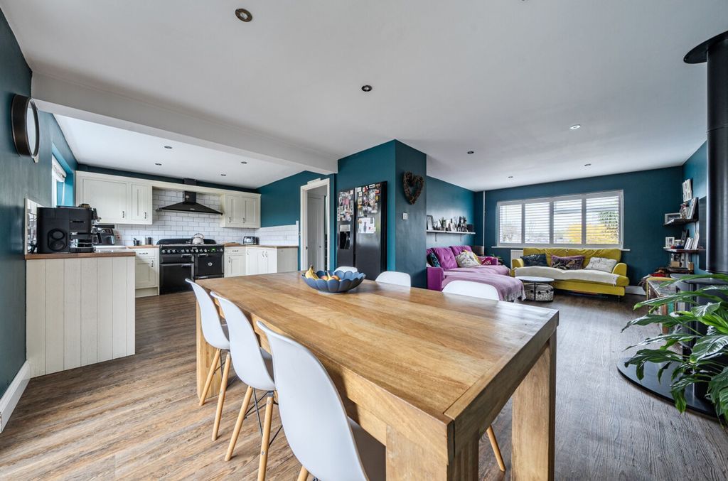 Property photo 3 of 23