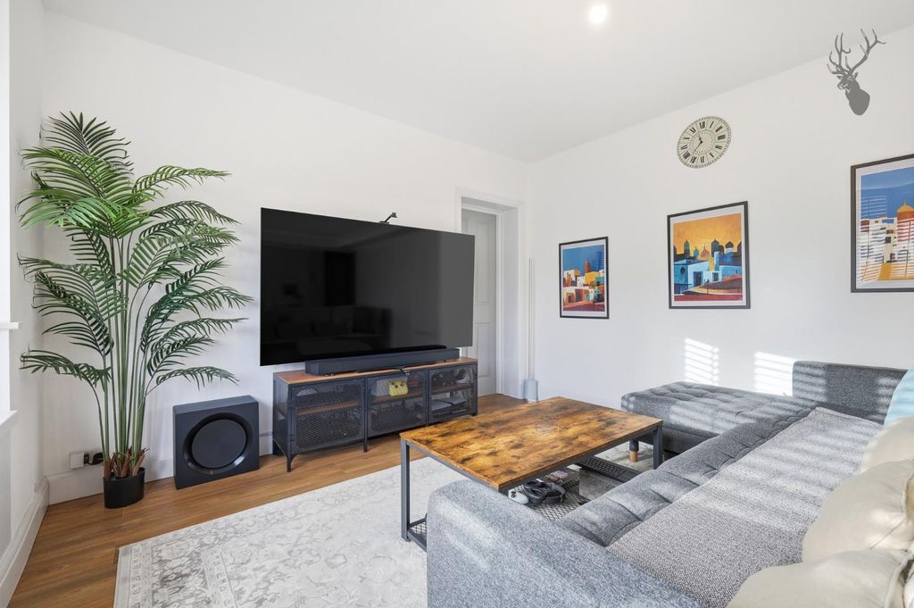 Property photo 2 of 25