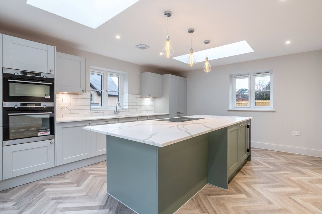 Property photo 2 of 15 Picture No. 18